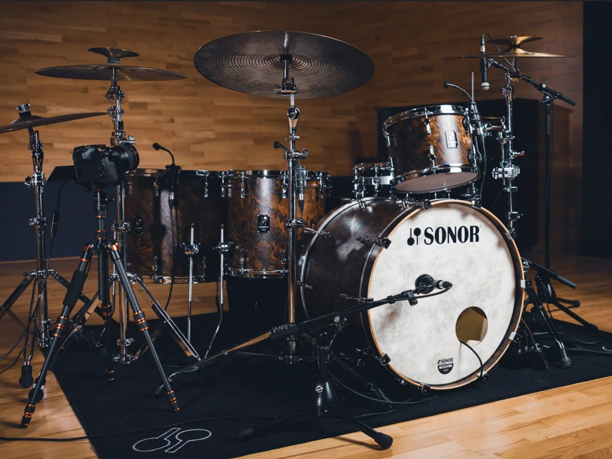 Drum kit setup used as cover photo for the drum kit pillar article